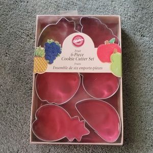 NIB 6-piece fruit cookie cutter set